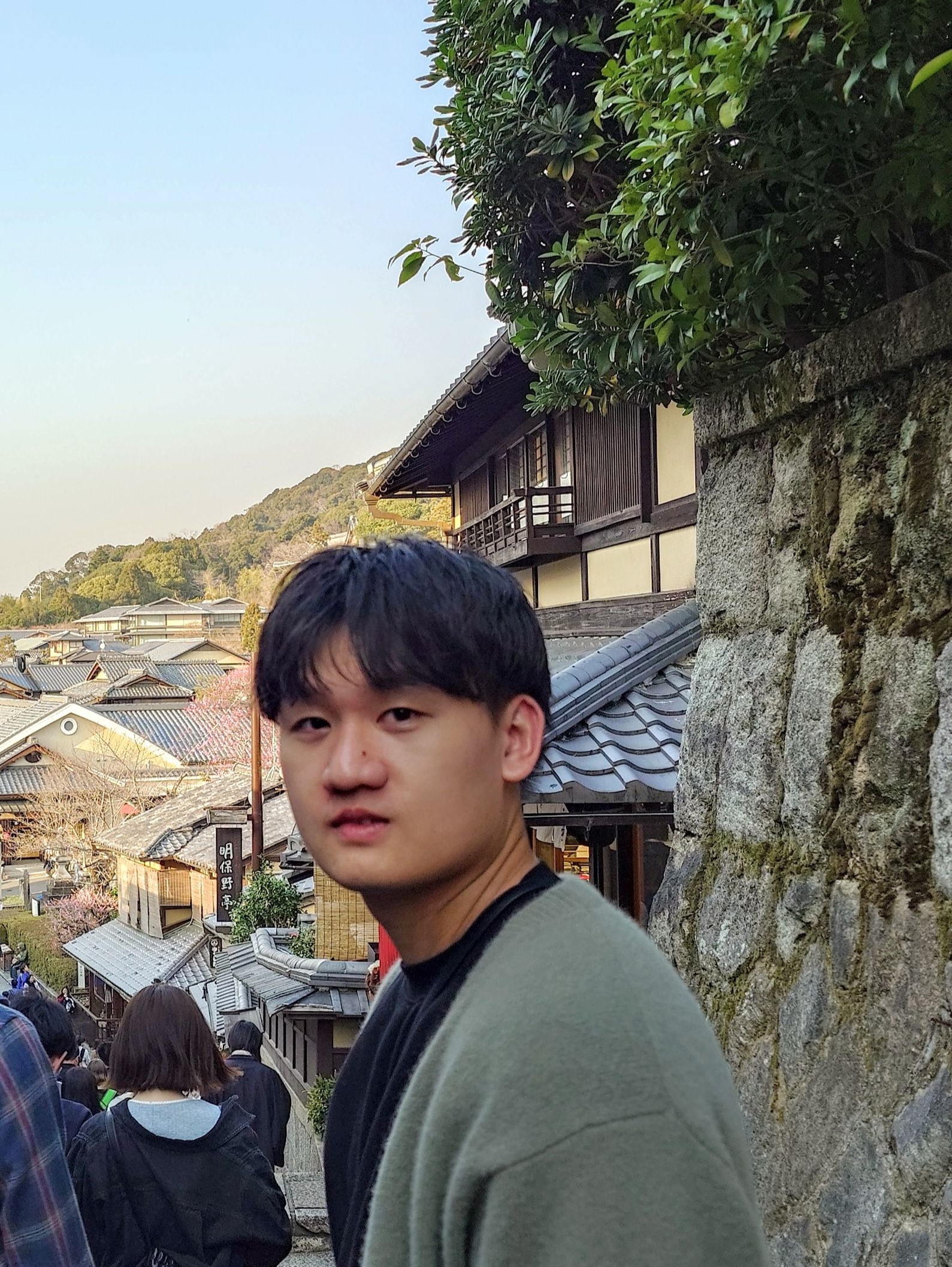 Hunter Zhong headshot